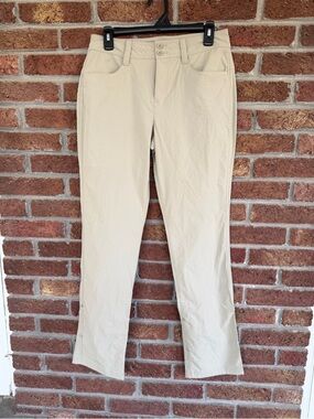 Eddie Bauer Snap-Button Convertible Cropped Pants.  Size 6.